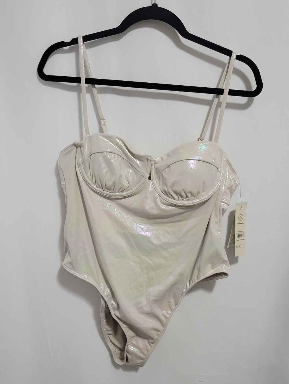 No Boundaries Moonlight Pearl One-Piece Swimsuit. XL(16-18). NEW